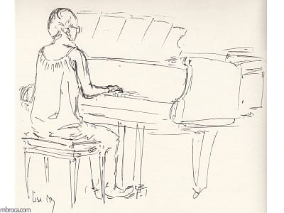 Concerts, une pianiste de dos en train de jouer sur un piano
