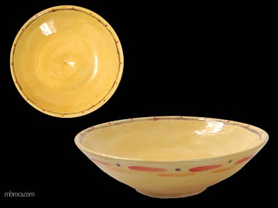 Céramique, deux vues d'une coupe jaune avec des décorations oranges, rouges et violettes.